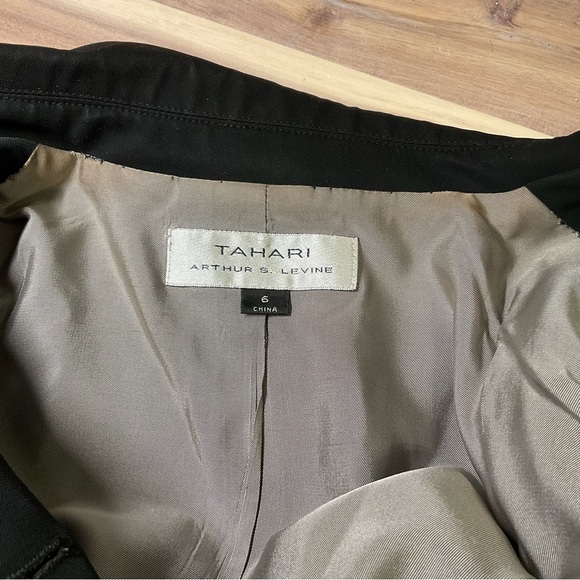 Tahari Blazer Women’s Black 3 Button Size 6 - Picture 10 of 10